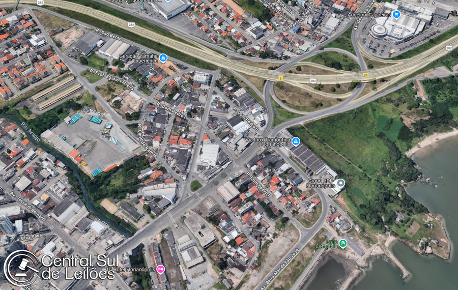 Terreno com galpão edificado, área total 440m², desocupado