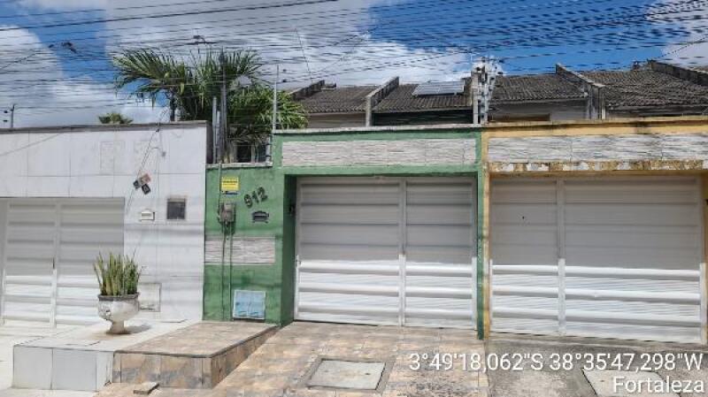 Casa com 100,14 m² e 131,95 m² de terreno em Fortaleza