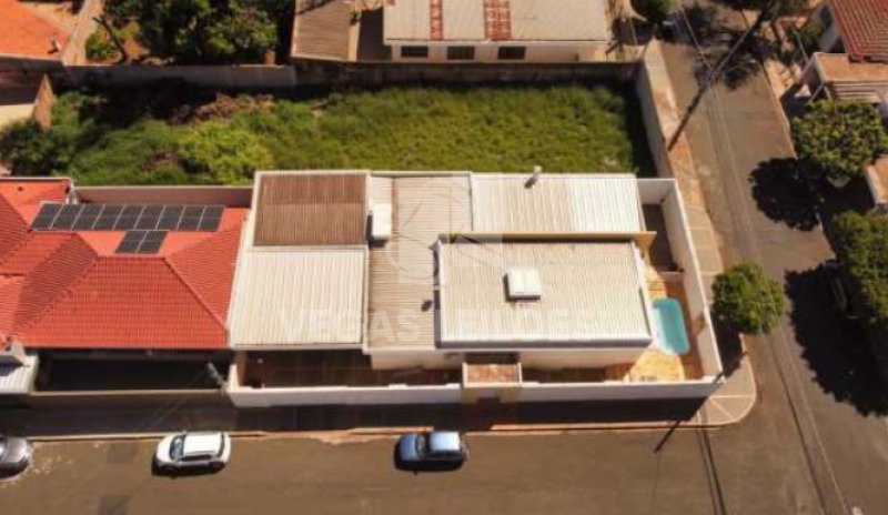 Casa em Jaboticabal/SP com 267,19m² de área construída
