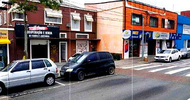 Prédio Misto com 3 Lojas e 2 Apartamentos