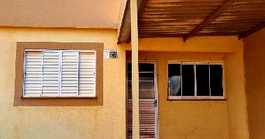 Casa com 2 Quartos e 1 Vaga em Várzea Grande