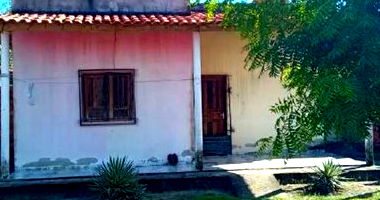 Casa residencial com 3 quartos, 2 banheiros, 1 vaga de garagem, 120m² construídos, ocupada.