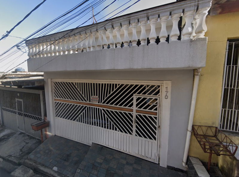 Sobrado no Jardim Silveira com 2 dormitórios e 186m²