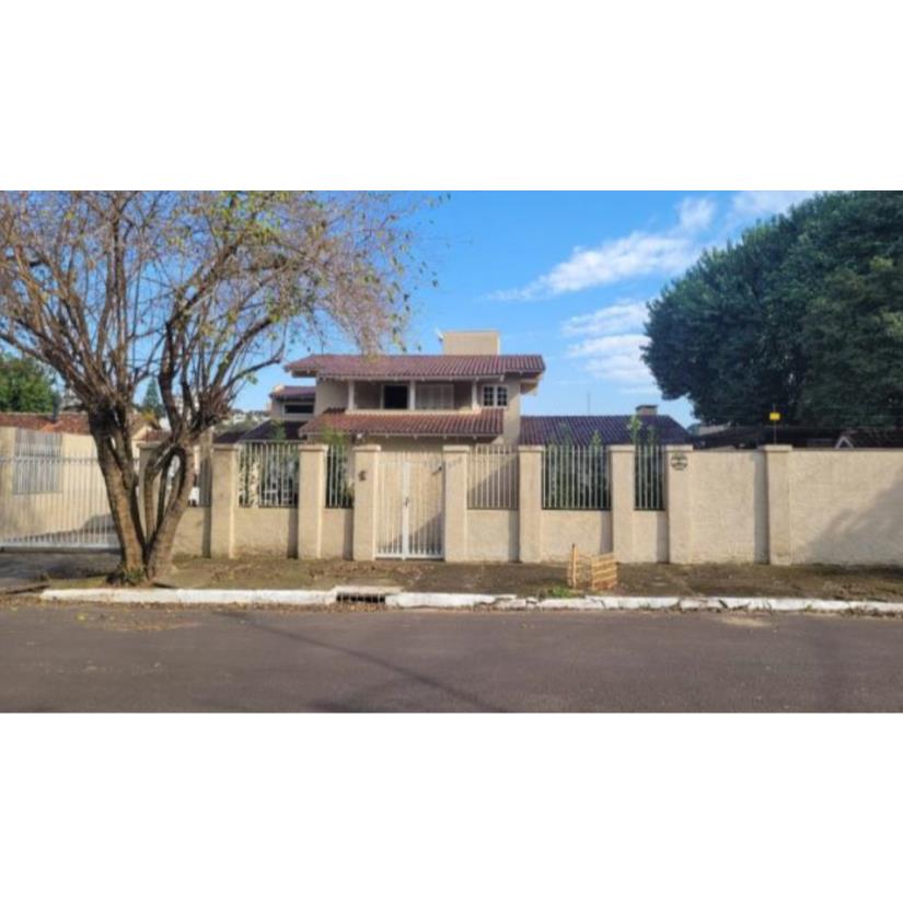 Casa com 521m², 3 pavimentos, ocupada
