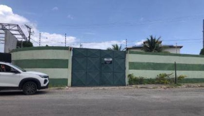Casa Padrão 4 Quartos 5 Banheiros em Camaçari - BA