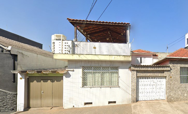 Casa com 135m², 2 quartos, sala, cozinha e edícula