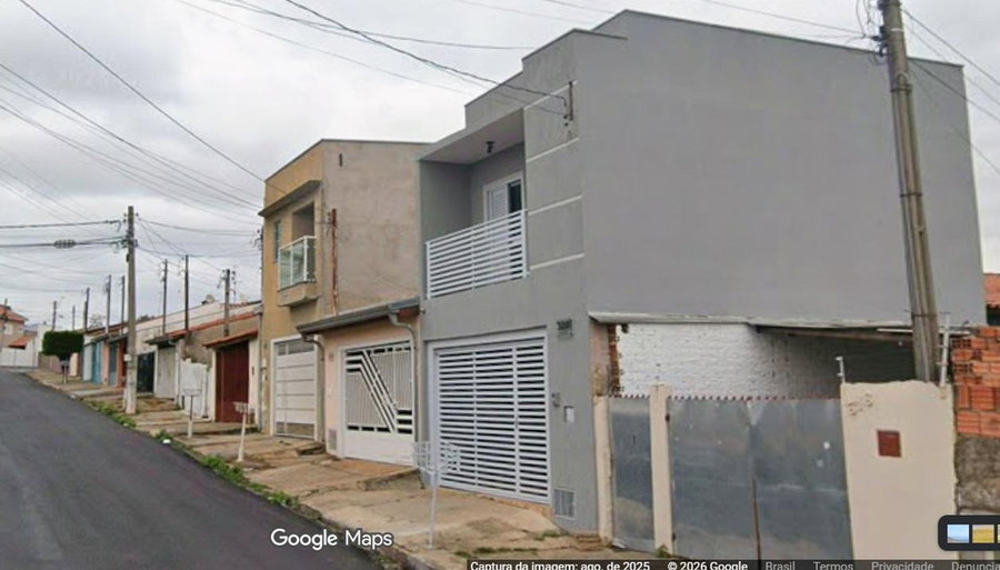 Sobrado com 4 dormitórios, 2 banheiros, 128m² construídos
