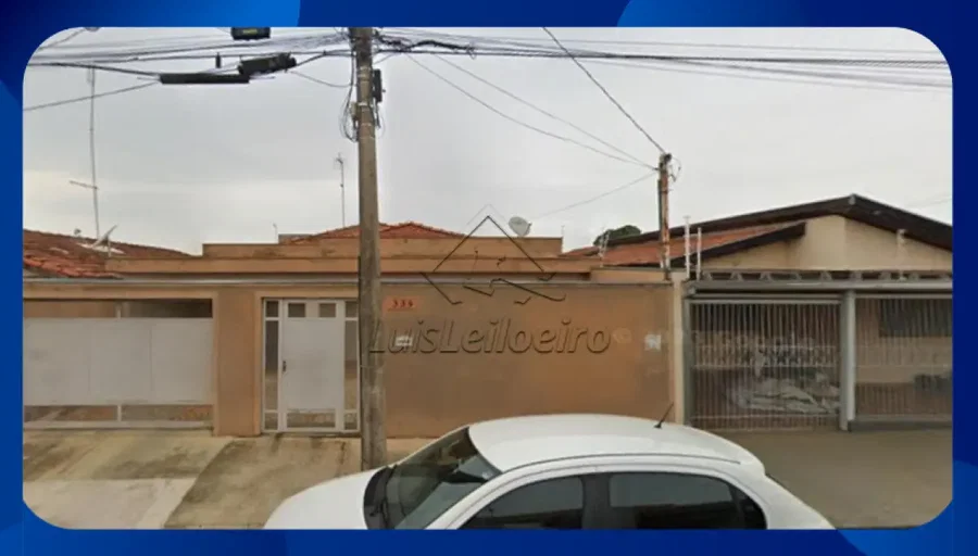 Casa com 3 quartos e 2 banheiros, área construída de 120m², desocupada