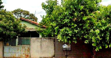 Casa residencial com lote e possibilidade de parcelamento