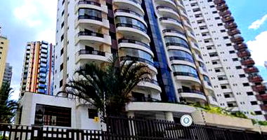 Apartamento Padrão Superior com 3 Suítes e 3 Vagas em Edifício de Luxo