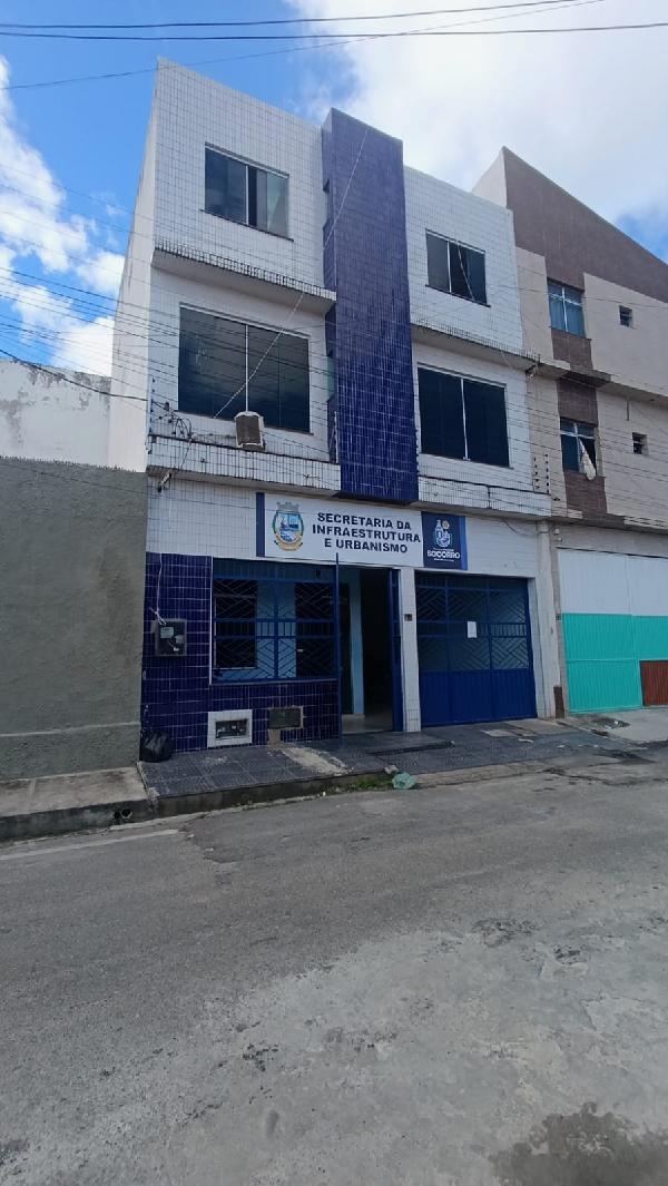 Casa com 2 quartos, 2 banheiros, varanda e 69,75 m²
