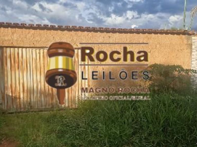 Casa com 2 quartos, 46,87m², área de terreno 355,66m²