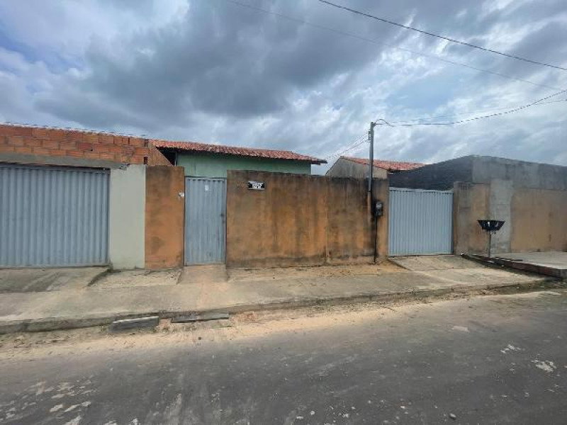 Casa com 2 quartos, 1 banheiro e 54,54 m² de área privativa