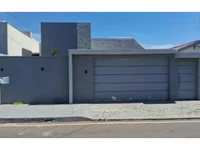 Casa em leilão com 240m² construída e 432m² de terreno