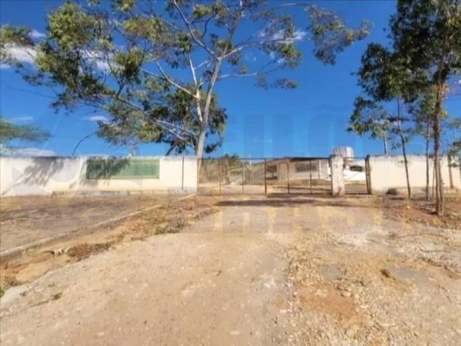 Fazenda Industrial com 9.700 hectares e galpões em Ituaçu - BA