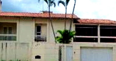 Casa com 4 quartos em Londrina - PR