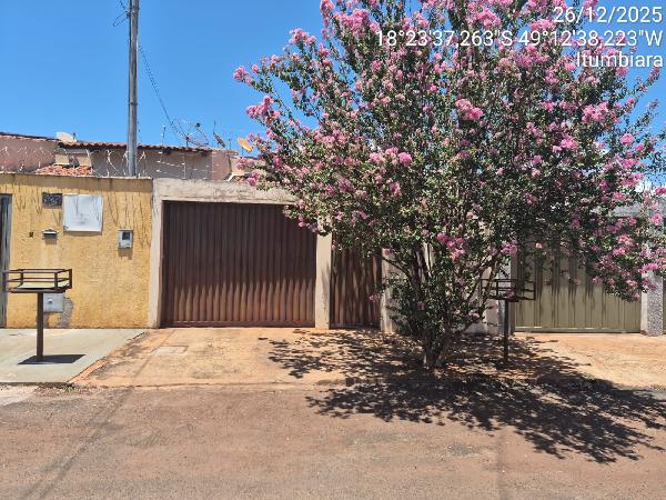 Casa em Itumbiara/GO com 2 quartos, 1 vaga, 180m² de terreno