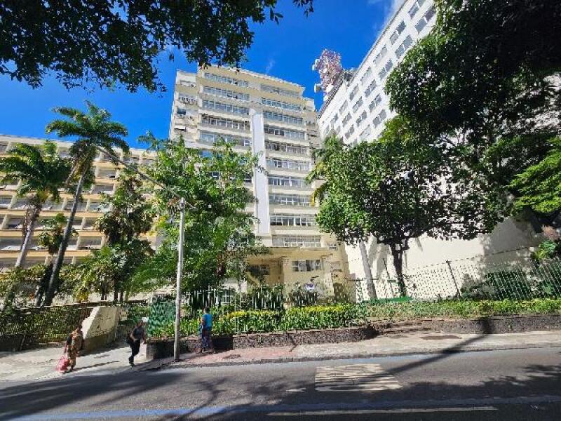 Apartamento com 3 quartos, 224m², 1 vaga