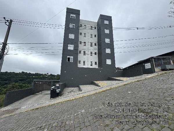 Apartamento 2 quartos com varanda, 1 vaga, 77m², desocupado
