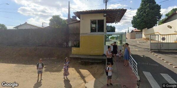 Confortável Casa com 2 Quartos, 1 Banheiro e 42m² de Área