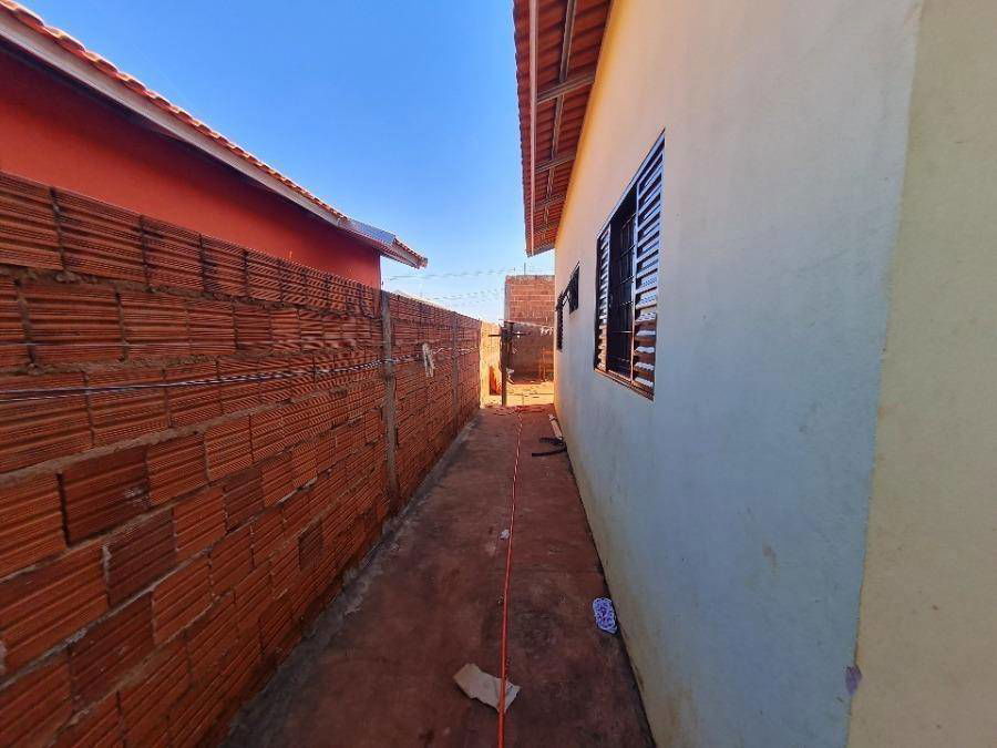 Casa com 2 quartos, 1 banheiro, 48m² construída, ocupada