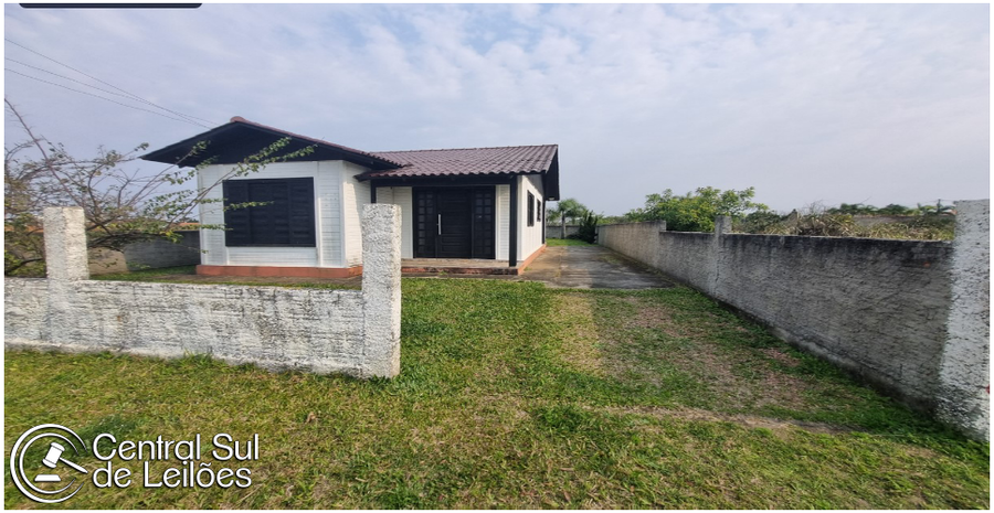 Terreno de esquina com casa residencial 2 quartos 62m²