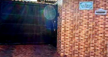Casa Ocupada com 2 Vagas e Ampla Área em Santa Helena de Goiás