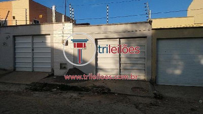 Casa com 2 quartos, 2 banheiros e 87m²