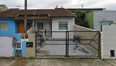 Casa Geminada Ocupada com 49m² em Condomínio