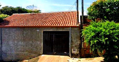Casa residencial com 3 quartos, 1 banheiro, 130m² construída, desocupada