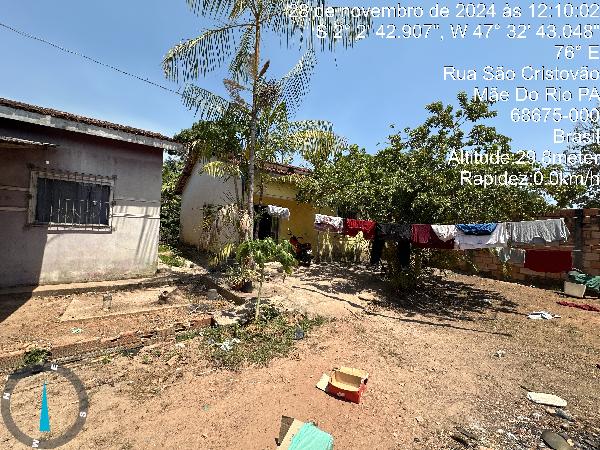 Casa com 2 quartos, 2 banheiros, área construída 66,15m², desocupada