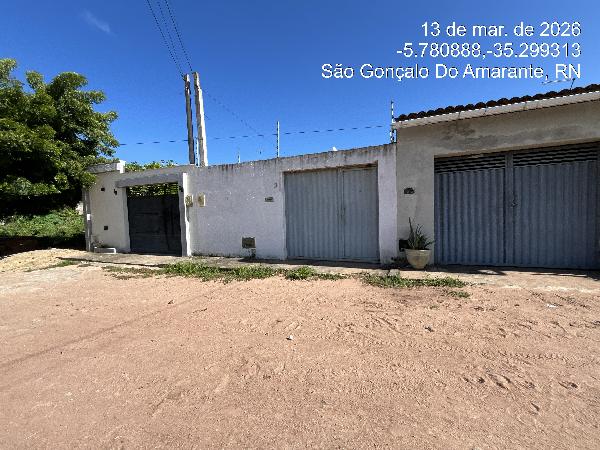 Casa com 73m², 2 quartos, 2 banheiros e vaga de garagem