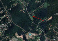 Terreno com 67.000m², 6 residências, campo de futebol e piscinas