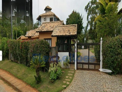 Casa em Condomínio Fechado com 177m² de Área Construída