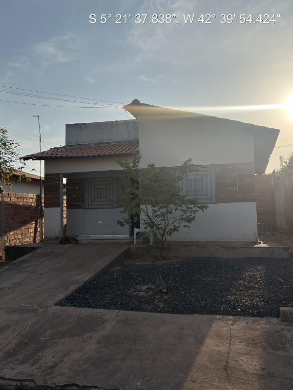 Casa com 2 quartos, 1 vaga e 1 banheiro