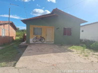 Casa com 2 quartos, 1 banheiro e 1 vaga de garagem
