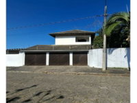 Casa em Leilão com 400m² de Terreno e 340m² Construídos
