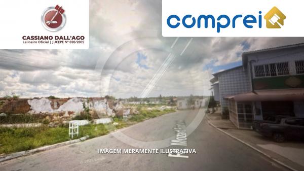 Casa residencial com 682,24m² construída em terreno de 14801m², desocupada