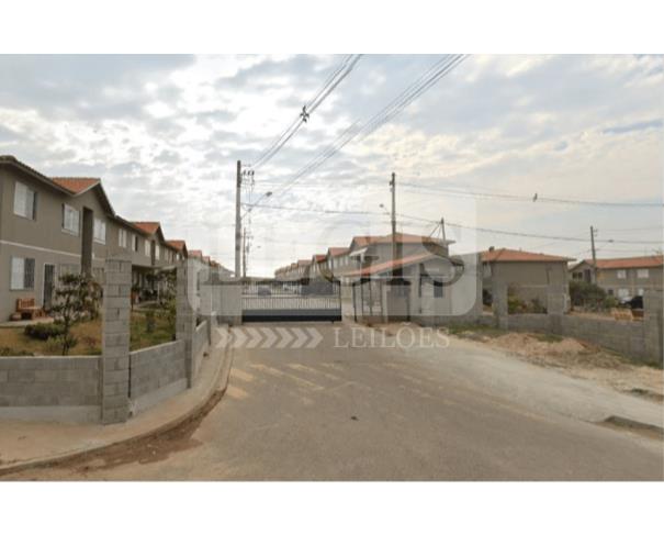 Apartamento com 2 quartos, 1 banheiro e vaga de garagem