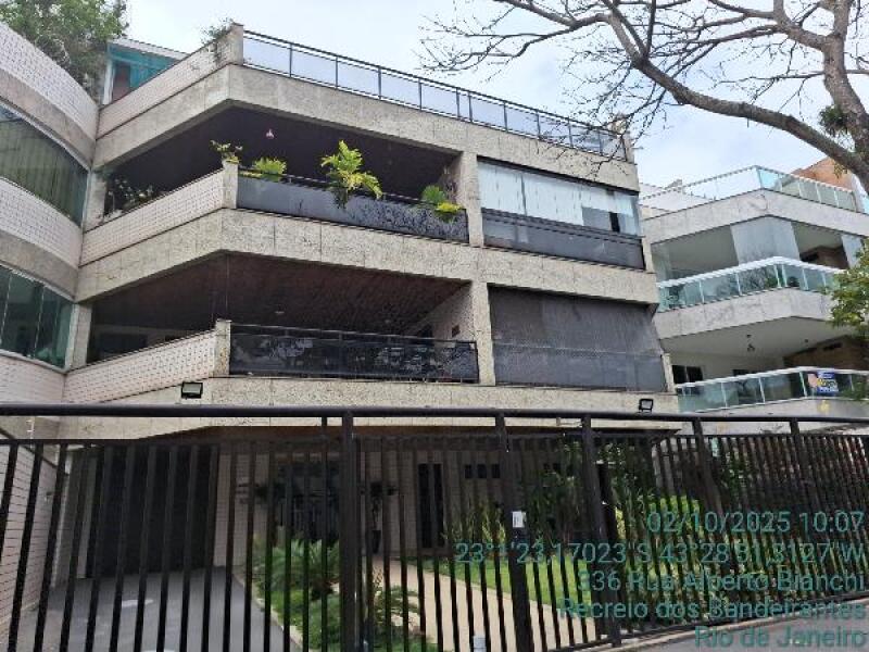 Apartamento com 2 quartos e 2 banheiros no Recreio dos Bandeirantes