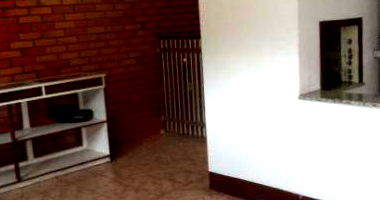 Casa com 3 quartos, 2 banheiros e 2 vagas, 166m² construída