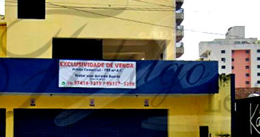 Terreno Comercial de 360m² com Boxes para Lavagem de Autos