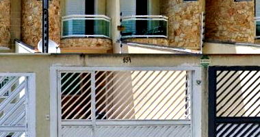 Casa aconchegante com 3 quartos, 3 banheiros e 121 m² em condomínio - Ocupada