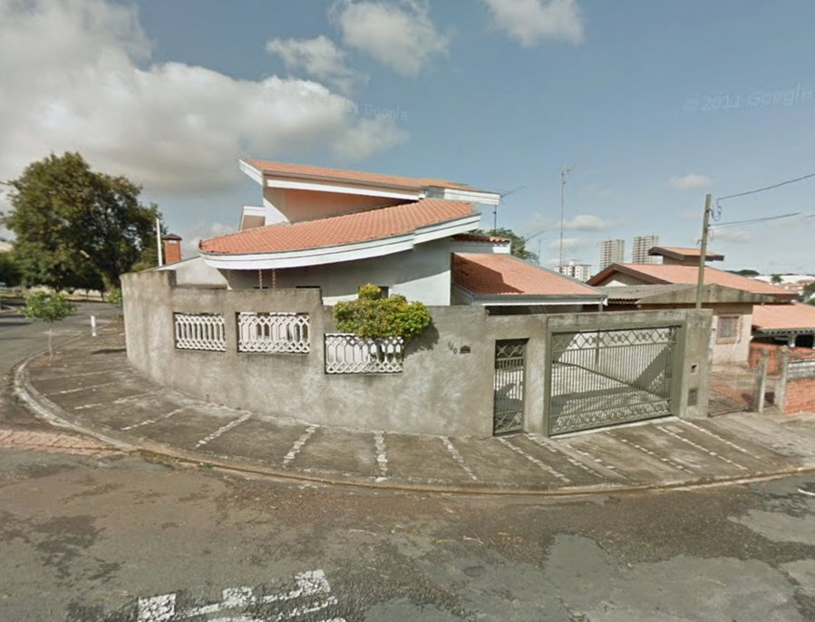 Casa com 3 dormitórios e escritório em Americana/SP