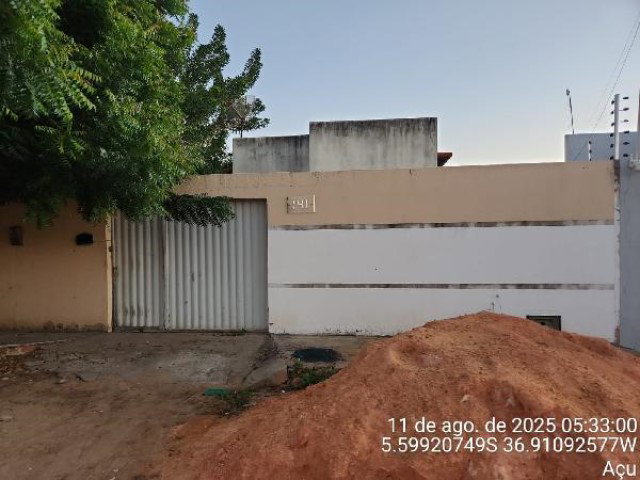 Casa com 2 quartos e 2 banheiros, 54,9m², terreno 200m²