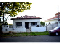 Sobrado com 3 quartos, 2 banheiros, 119m² construídos, desocupado