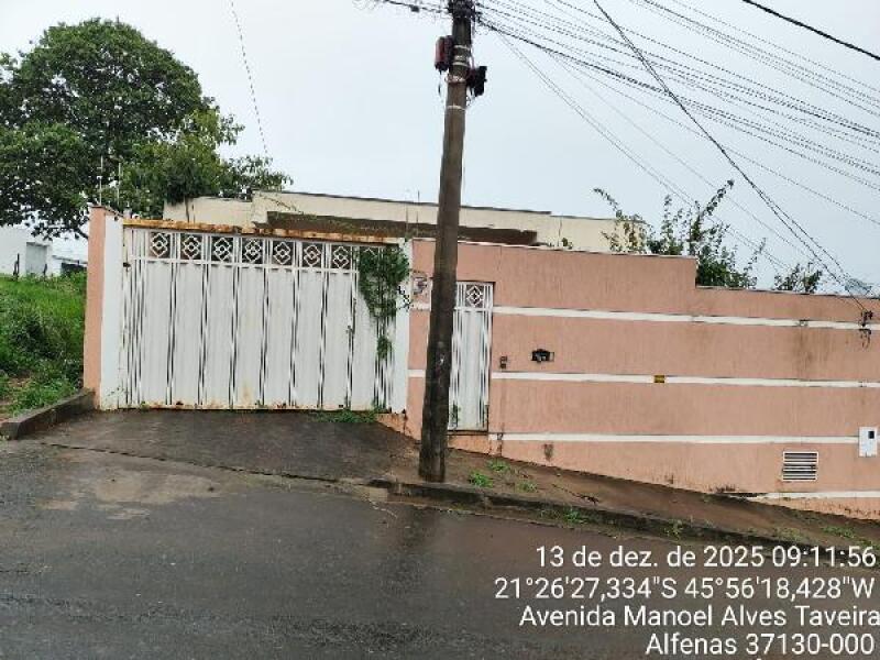 Casa com 3 quartos, 2 banheiros e 2 vagas de garagem