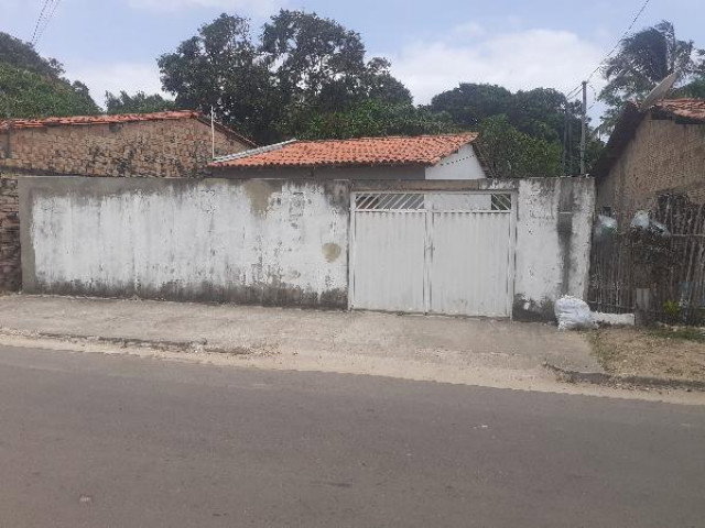 Casa com 2 quartos, 61,75m², área privativa e terreno de 270,25m²