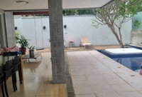 Casa em Condomínio Portal do Sol I com 4 Suítes
