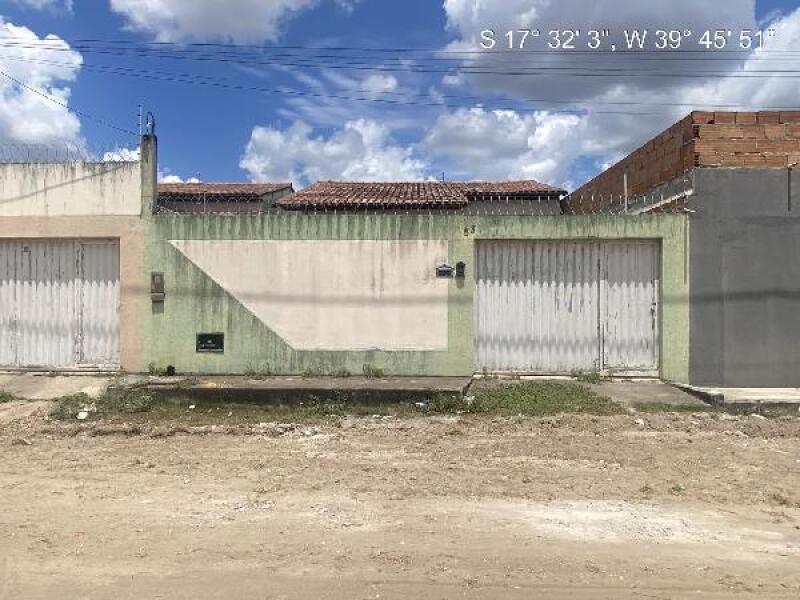 Casa com 2 Quartos e 200 m² de Terreno em Teixeira de Freitas